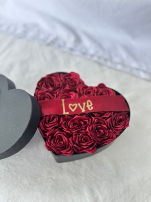 Satence Store Love Detaylı Sevgililer Gününe Özel Solmayan Kalpli Gül KUTUSU-15LI Gül