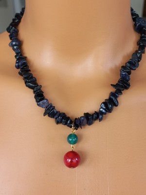 Doğal Taş Kolye    Lacivert Yıldız   Taşı ,kırmızı  Mercan ve  Yeşil   Akik