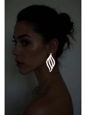 Marsilyan Beyaz Reflektörlü Deniz Kabuğu Küpe, Şık Lazer Kesim Küpe - APBJ006