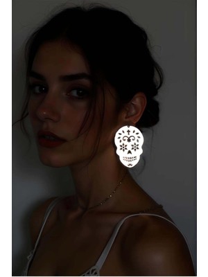 Marsilyan Beyaz Reflektörlü Kurukafa Gotik Küpe, Tarz Lazer Kesim Küpe - APBJ029