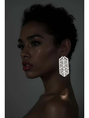 Marsilyan Beyaz Reflektörlü Modern Geometrik Küpe, Şık Lazer Kesim Küpe - APBJ015