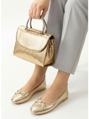 Moda Ayra Fiyonk Detaylı Rugan Günlük Kadın Babet ve Ev Ayakkabısı