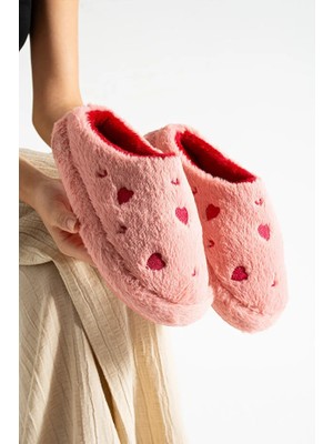 Moda Ayra Kalp Desenli Peluş Içi Tüylü Kaydırmaz Taban Rahat Pofuduk Çeyiz Bohça Misafir Kadın Ev Terliği