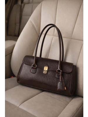 Adelina Bags Kadın Acı Kahverengi Kilit Kapamalı Charm Detaylı El Kol ve Omuz Çantası