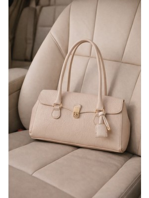 Adelina Bags Kadın Kilit Kapamalı Charm Detaylı El Kol ve Omuz Çantası