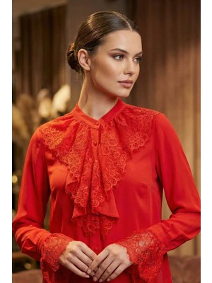 Crystalia Yaka ve Manşetleri Dantel Detaylı Kırmızı Kadın Gömlek