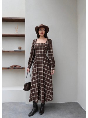 Esra Helvacı Kare Yaka Kemerli Ekose Elbise