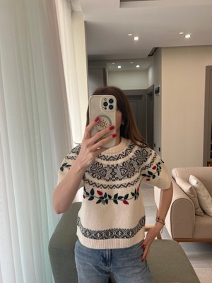 Butik Nakış Detaylı Yarım Kol Desenli Triko Kazak