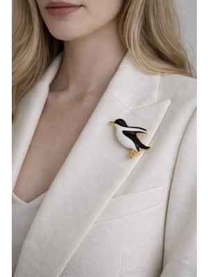 Modex Altın Sarısı Siyah Beyaz Detay Sevimli Penguen Broş (5cm)