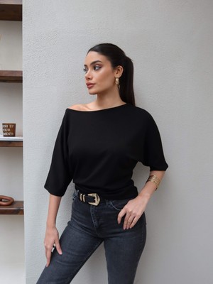 Esra Helvacı Kayık Yaka Düz Tshirt