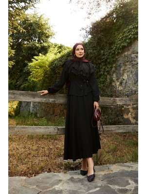 Md Önü Allerli Güpür Detaylı Etekli Takım Siyah