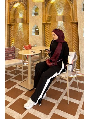 Md Beyaz Şeritli Yırtmaç Detaylı İkili Takım Siyah