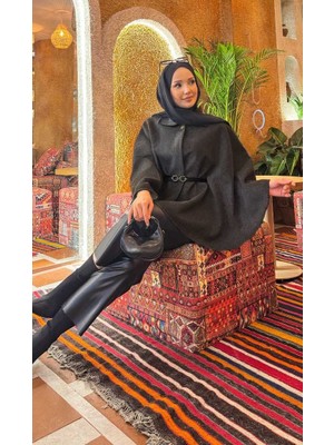 Md Seyyar  Kemerli Düğme Detaylı Tesettür Kaşe Panço Füme