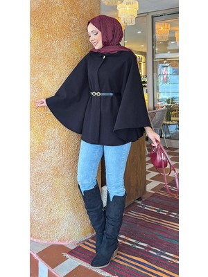 Md Seyyar  Kemerli Düğme Detaylı Tesettür Kaşe Panço Siyah