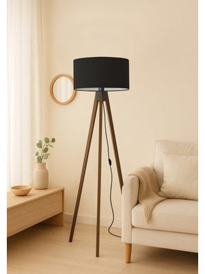 Normadia Siyah Yuvarlak Kumaş Silindir Başlık ve Ahşap Üç Ayaklı Lambader