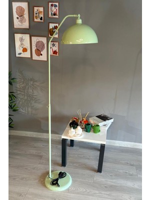 Normadia Hareketli Başlıklı Modern Metal Lambader, Şık ve Fonksiyonel Aydınlatma