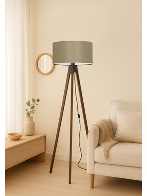 Normadia Yuvarlak Kumaş Silindir Başlıklı Ahşap Üç Ayaklı Lambader