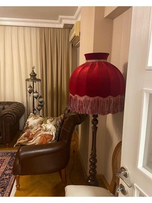 Normadia Kırmızı Ayışığı Lambader, Ahşap Ayak ve Şapka Tasarımı