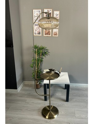 Normadia Şık Metal Lambader, Eskitme Gövde ve Tepsi Detaylarıyla Dekoratif Parça