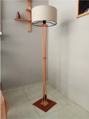 Normadia Şık Ahşap Lambader, Modern ve Sıcak Atmosfer Yaratır