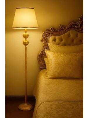 Normadia Şık Bej Başlık, Gold Detaylar ve Modern Tasarım ile Eşsiz Bir Tarz