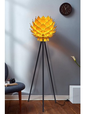 Normadia Modern Tripod Ahşap Lambader, Metal Ayaklı Şık Aydınlatma, Güçlü Tasarım
