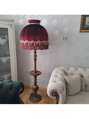 Normadia Şık Bordo Şapka ve Ahşap Ayaklı Dekoratif Ürün