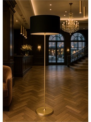 Normadia Şık Siyah Eskitme Metal Lambader, Modern ve Zarif Tasarım