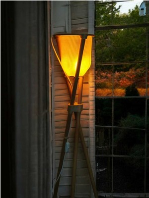 Normadia Modern Ahşap Tripod Lambader, Doğa Dostu 3D Yazıcı Üretimi, Şık Aydınlatma