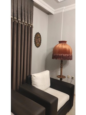 Normadia Kırmızı Ayışığı Lambader, Şapka ve Ahşap Ayak, Şık ve Modern Tasarım