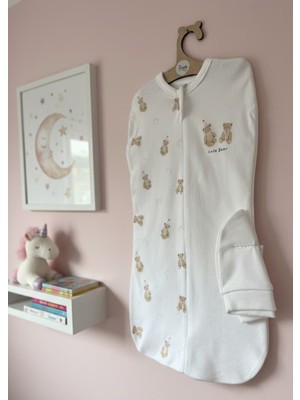 İloya Naturel Fiyonklu Ayıcık Desenli %100 Pamuk Yenidoğan Kundak Seti (0–3 Ay)