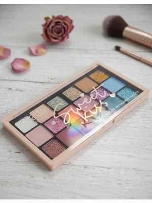 Hayal Çanta Sweet Kiss 18'li Mat ve Işıltılı Far Paleti