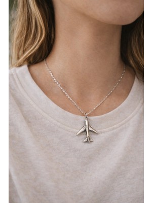 Herşey Nota Uçak Figürlü Minimal Zincir Kolye – Gümüş Renk Modern Takı