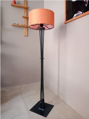 Normadia Şık ve Doğal Görünümlü Ahşap Lambader, Sıcak Atmosfer Yaratır