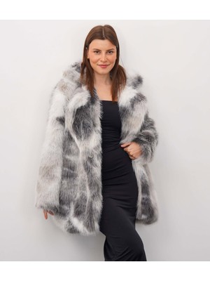 Celiora Style Kadın Uzun Kürk Kaban – Önden Çıtçıtlı, Yumuşak Dokulu, Şık ve Zarif Tasarım