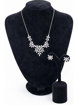 Pangu Taşlı Çiçek Motifli Gümüş Renk Abiye Kolye Küpe Seti