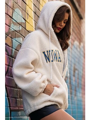 Fashion Cocktail Nowadays Yazı Kabartma Loose Kapşon Salaş Bol Kesim Peluş Tiftik Cepli Fermuarlı Kadın Kalın Mont