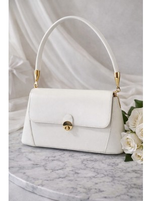 Kadın Beyaz El ve Omuz Çantası – Gold Detaylı Zamansız Premium Tasarım