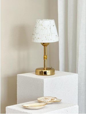 Normadia Parlak Gold Tasarım Masa Lambası, Şık ve Şeffaf Beyaz Detaylar