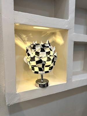 Normadia Gümüş Desenli Eva Gül Tasarım Kablosuz Masa Lambası, Şık ve Kullanışlı