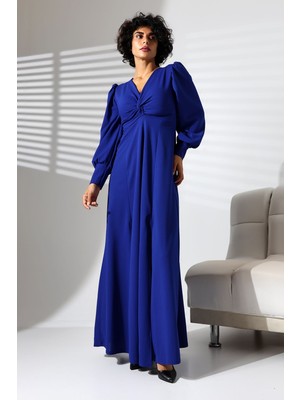 Ezraa Saks Mavisi Krep Kumaş Önü Düğüm Detay Uzun Kollu Çift Yırtmaçlı Elbise