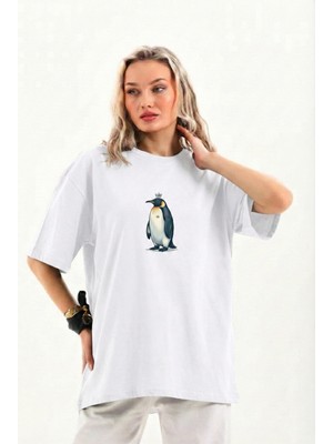 Kadın Oversize Tişört - Sırt Baskılı "survivor Penguin" Temalı, Felsefi Yazılı Bisiklet Yaka Tişört - Beyaz