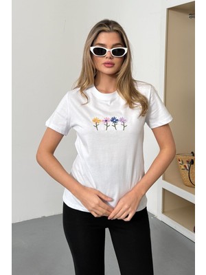 Giysa Kadın Bisiklet Yaka Papatya Nakışlı %100 Pamuklu T-Shirt Beyaz - 26Y 26514