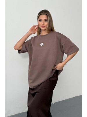 Giysa Kadın Bisiklet Yaka Lotus Aksesuarlı 2ip T-Shirt Açık Kahverengi - 26Y 26604