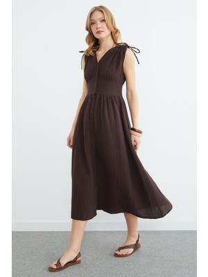 FullaModa Omuz Bağcıklı Düğmeli Müslin Elbise