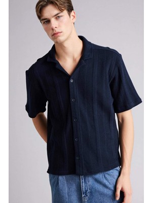 DeFacto Boxy Fit Apaş Yaka Kısa Kollu Gömlek F8615AX26SP