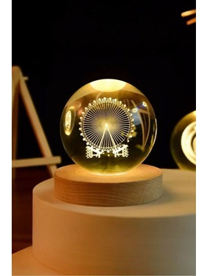 Normadia Renkli LED Işıklı Cam Küre ve Ahşap Dönme Dolap ile Şıklık Artar