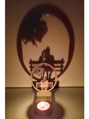 Bankta Oturan Çift  Figür Kahverengi Ahşap Gölge Mumluk Projeksiyon Biblo – Mum Hediyeli Baçi