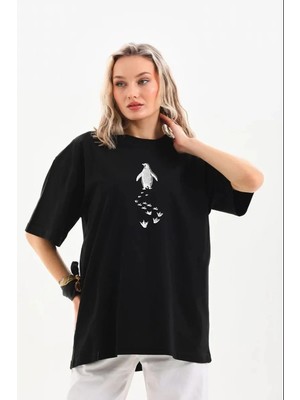 Kadın Nihilist Penguen Temalı Oversize Bisiklet Yaka Tişört - Siyah