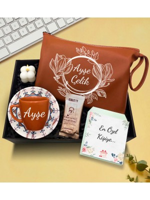 As Gift Kişiye Özel Kahverengi Makyaj Çantası & Kiremit Fincan & Bubble Mum & Türk Kahvesi Hediye Seti